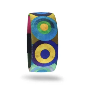 QOOP Band Colora renkli elastik bileklik – mavi, yeşil ve sarı tonlarda dairesel desenli unisex kumaş bileklik modeli.