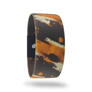 QOOP Band turuncu-siyah soyut desenli elastik kumaş bileklik – modern tasarım unisex bileklik modeli.